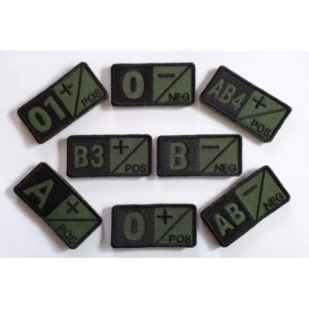 Ecusoane grupa sanguina brodate pe khaki cu fir negru